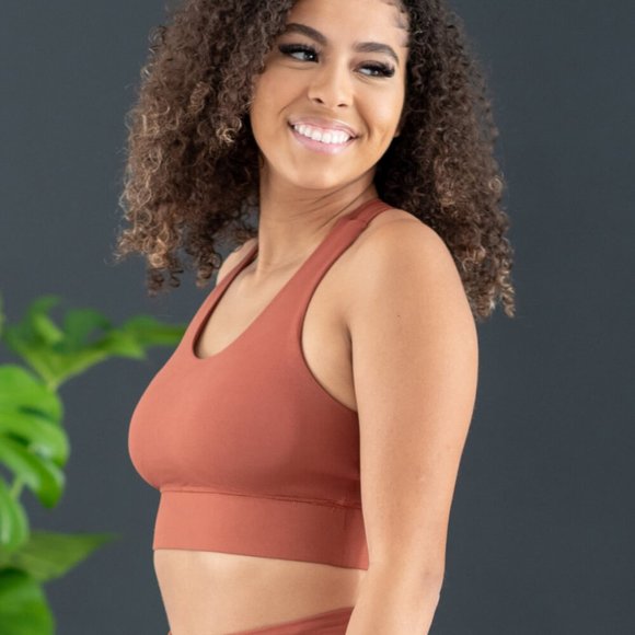 Rae Mode Nonstop Full Size Cutout Detail Sports Bra - Picture 4 of 10